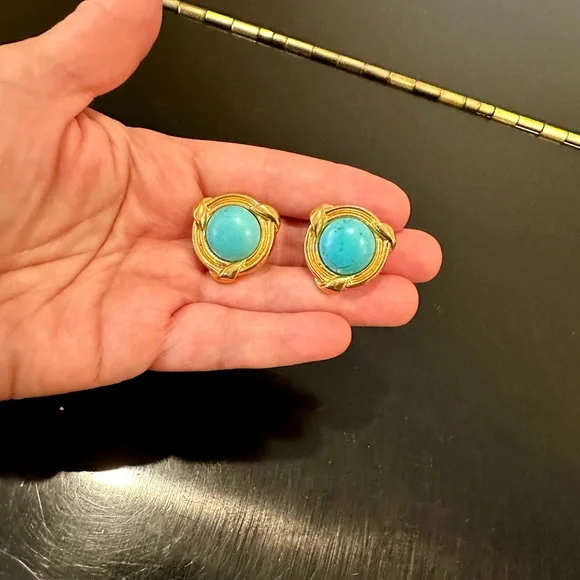 CHANEL 90’s VINTAGE RETRO ICONIC COUTURE LUXURY AUTHENTIC RUNWAY RARE EARRINGS - Picture 8 of 17